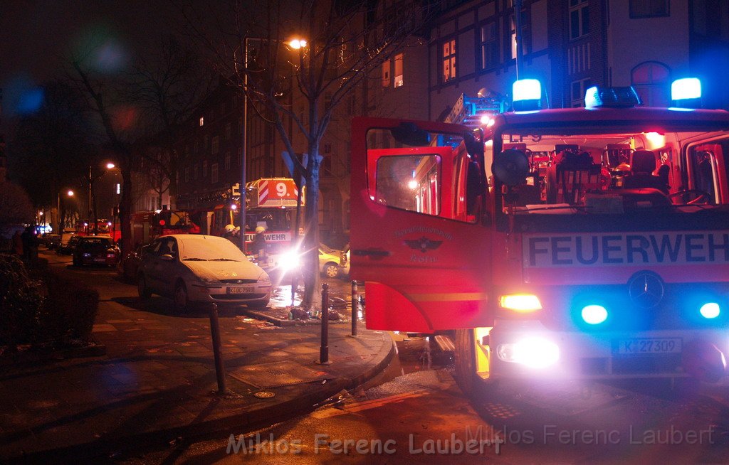 Feuer 3 Dachstuhlbrand Koeln Muelheim Gluecksburgstr P259.JPG